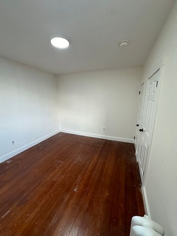 493 Lynn St 4, Malden, MA 02148