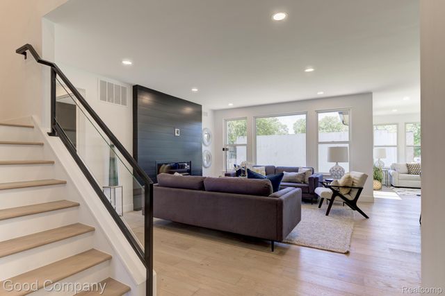 804 Irving Avenue, Royal Oak, MI 48067