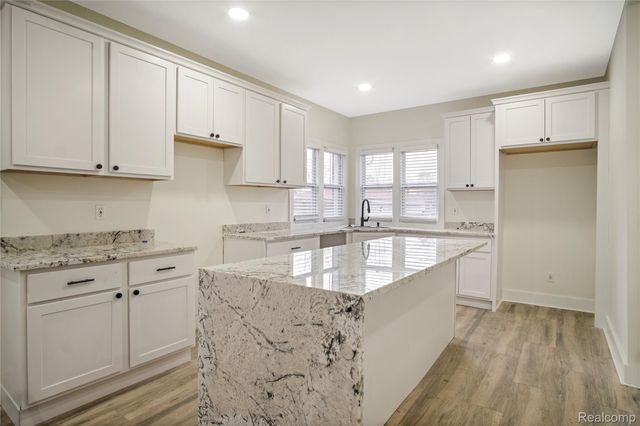 4134 Lakewood, Detroit, MI 48215