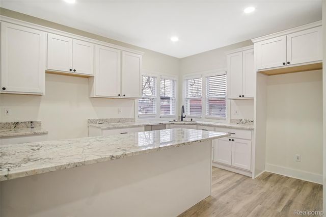 4134 Lakewood, Detroit, MI 48215