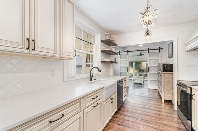 1099 GROVE AVENUE, Mount Dora, FL 32757