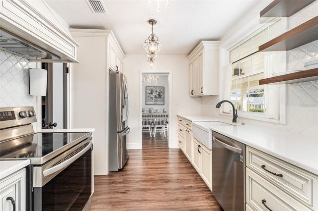 1099 GROVE AVENUE, Mount Dora, FL 32757