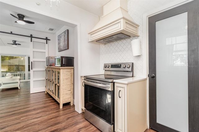 1099 GROVE AVENUE, Mount Dora, FL 32757