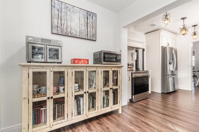 1099 GROVE AVENUE, Mount Dora, FL 32757