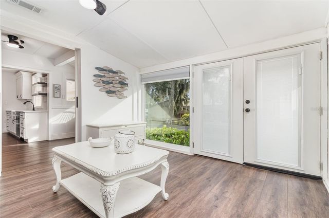 1099 GROVE AVENUE, Mount Dora, FL 32757