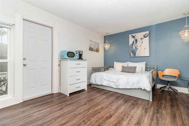 1099 GROVE AVENUE, Mount Dora, FL 32757