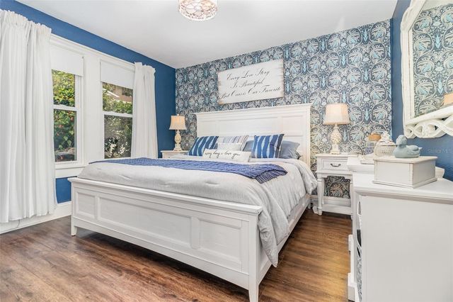 1099 GROVE AVENUE, Mount Dora, FL 32757