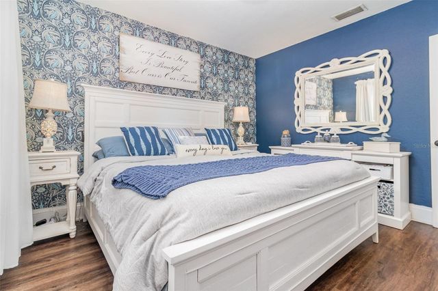 1099 GROVE AVENUE, Mount Dora, FL 32757