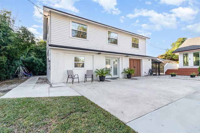 1099 GROVE AVENUE, Mount Dora, FL 32757