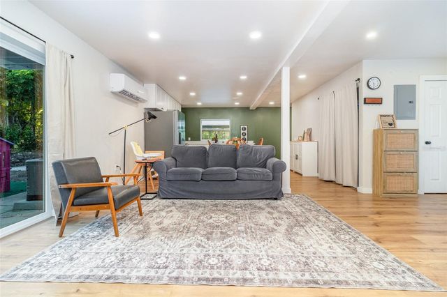 1099 GROVE AVENUE, Mount Dora, FL 32757