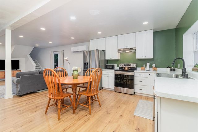 1099 GROVE AVENUE, Mount Dora, FL 32757