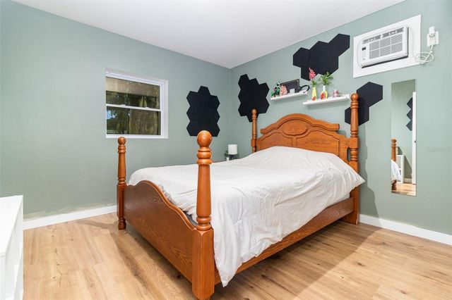 1099 GROVE AVENUE, Mount Dora, FL 32757