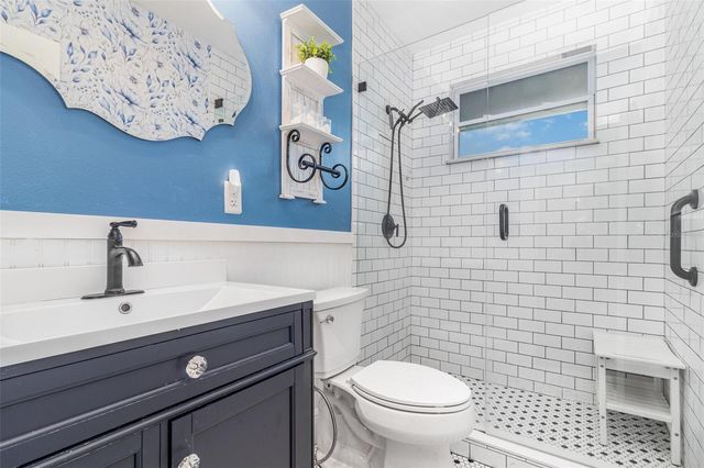 1099 GROVE AVENUE, Mount Dora, FL 32757