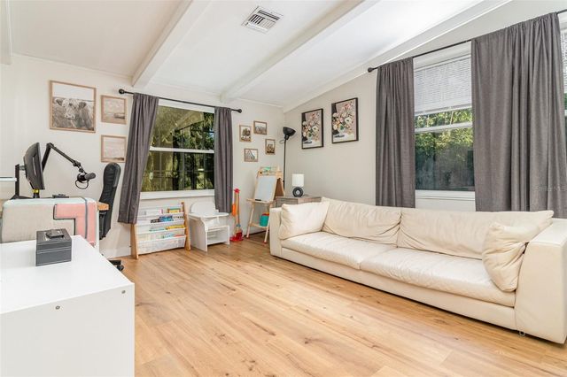 1099 GROVE AVENUE, Mount Dora, FL 32757