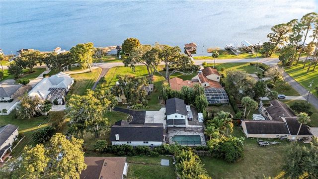 1099 GROVE AVENUE, Mount Dora, FL 32757