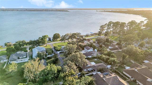 1099 GROVE AVENUE, Mount Dora, FL 32757