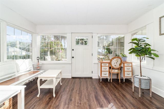 1099 GROVE AVENUE, Mount Dora, FL 32757