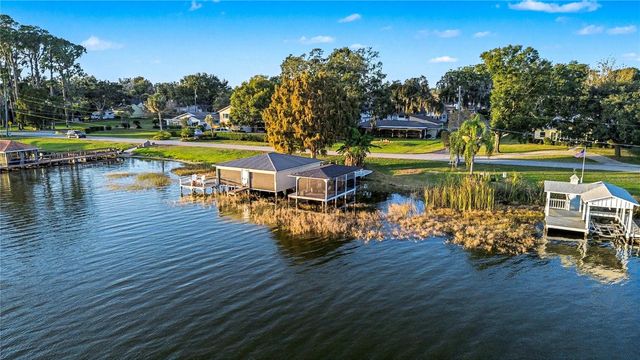 1099 GROVE AVENUE, Mount Dora, FL 32757