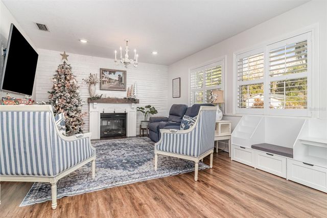 1099 GROVE AVENUE, Mount Dora, FL 32757