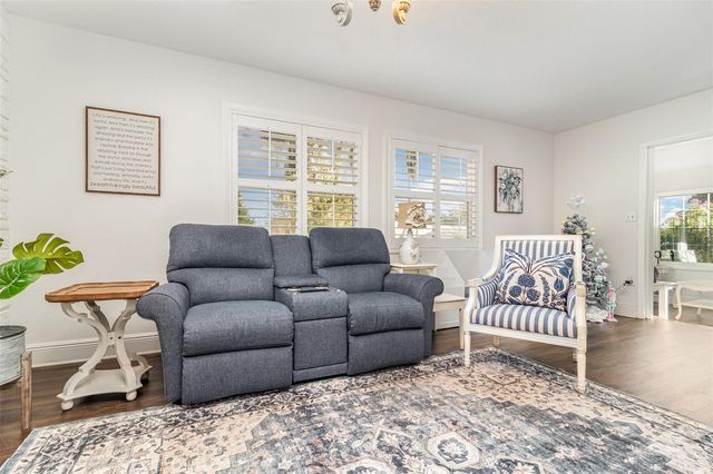 1099 GROVE AVENUE, Mount Dora, FL 32757