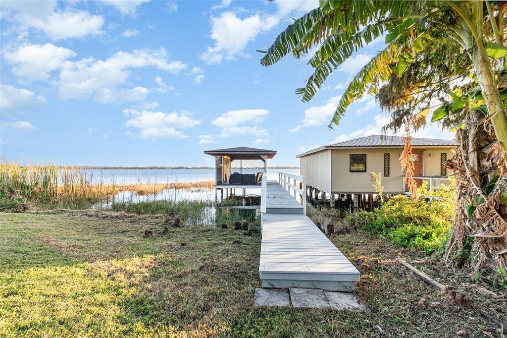 1099 GROVE AVENUE, Mount Dora, FL 32757