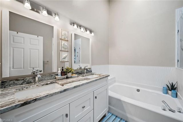 17611 Marco Island LN, Fort Myers, FL 33908