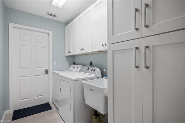 17611 Marco Island LN, Fort Myers, FL 33908