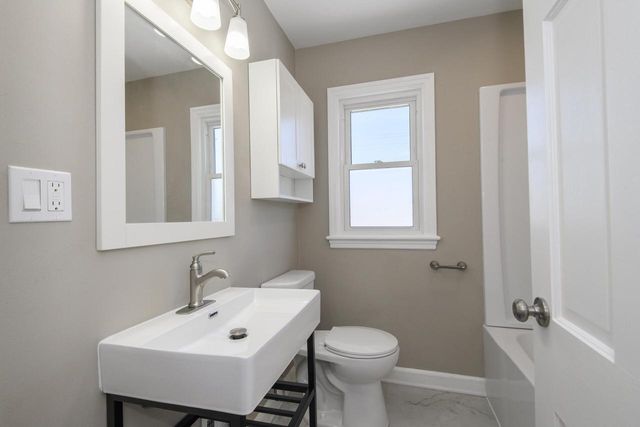 4727 N Green Bay AVENUE, Milwaukee, WI 53209