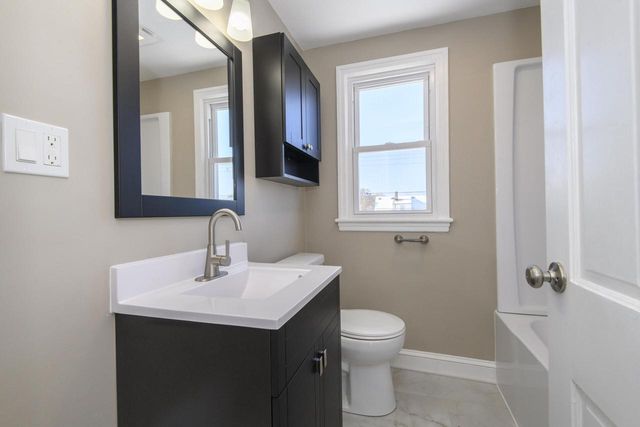 4727 N Green Bay AVENUE, Milwaukee, WI 53209