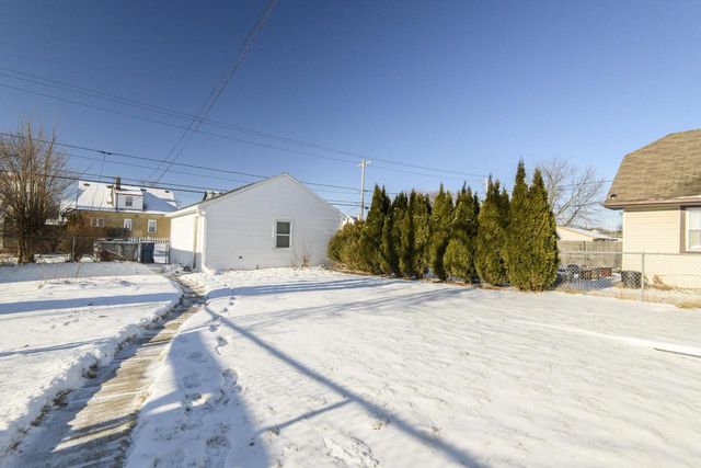 4727 N Green Bay AVENUE, Milwaukee, WI 53209