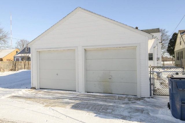 4727 N Green Bay AVENUE, Milwaukee, WI 53209