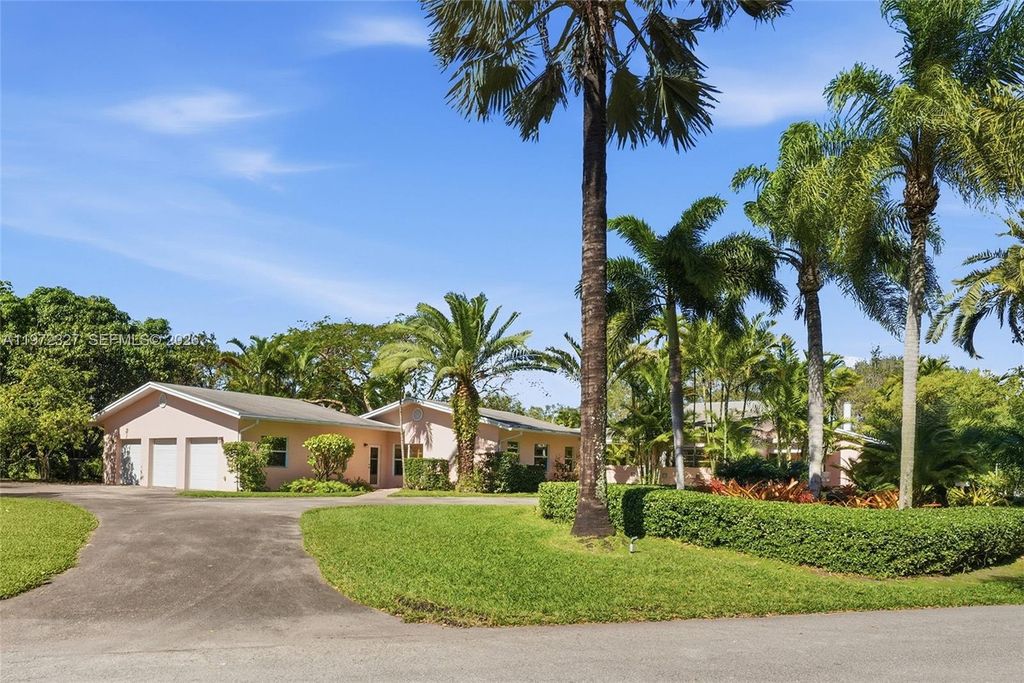 11450 SW 92nd Ct, Miami, FL 33176