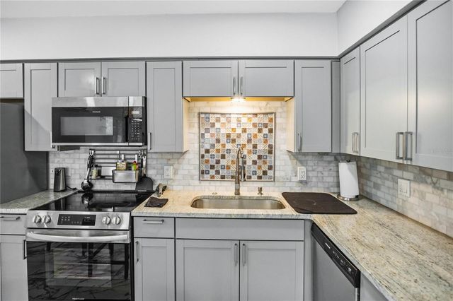416 73RD AVENUE N 207, St Petersburg, FL 33702