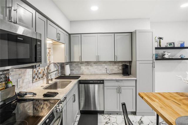 416 73RD AVENUE N 207, St Petersburg, FL 33702