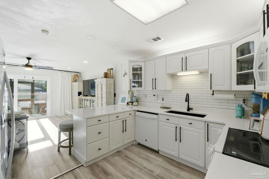 201 Pensacola Beach Rd B14, Gulf Breeze, FL 32561