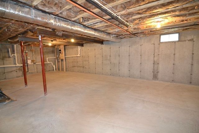 8 Spicebush Court, Hopkinton, MA 01748