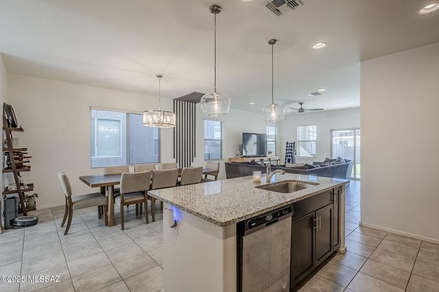 6798 E Paseo De Villalobos, Tucson, AZ 85756