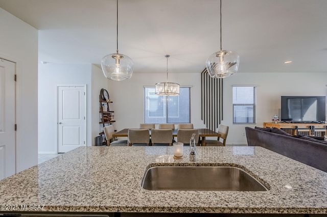 6798 E Paseo De Villalobos, Tucson, AZ 85756