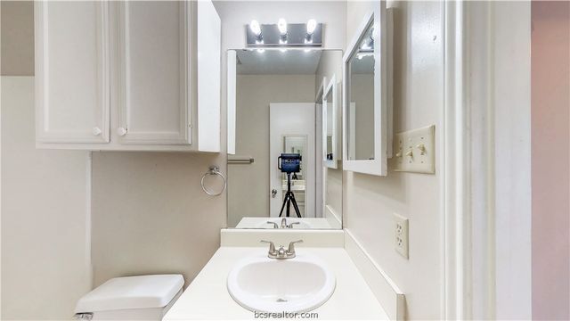 1913 Woodsman Drive, College Station, TX 77840