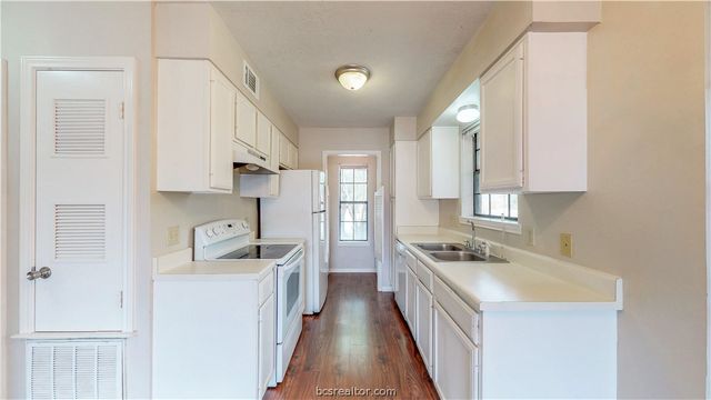 1913 Woodsman Drive, College Station, TX 77840