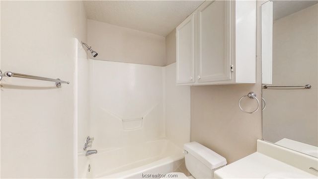 1913 Woodsman Drive, College Station, TX 77840