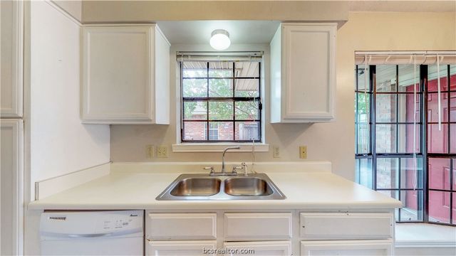 1913 Woodsman Drive, College Station, TX 77840