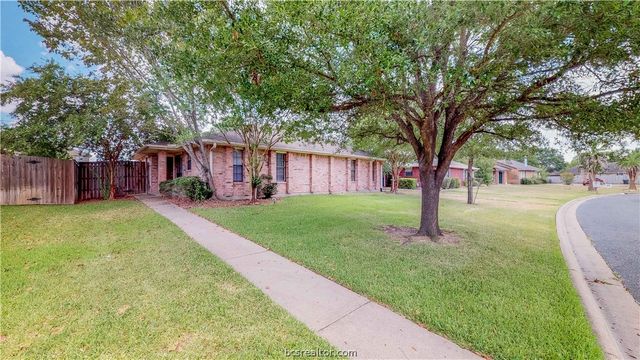 1913 Woodsman Drive, College Station, TX 77840