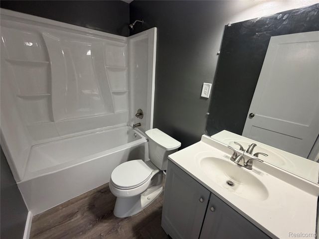 22301 Lange Street, St. Clair Shores, MI 48080
