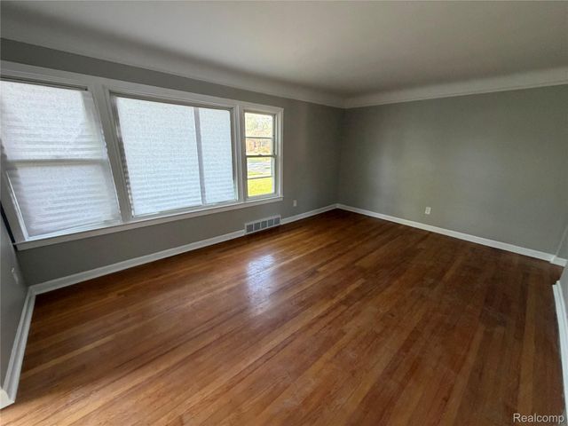 22301 Lange Street, St. Clair Shores, MI 48080