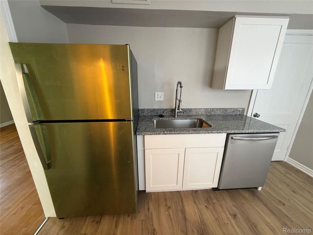 22301 Lange Street, St. Clair Shores, MI 48080