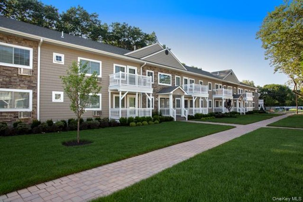 198B Jefferson Avenue 1C, Saint James, NY 11780