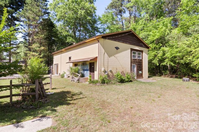 5208 Hickory Grove Road, Mount Holly, NC 28120