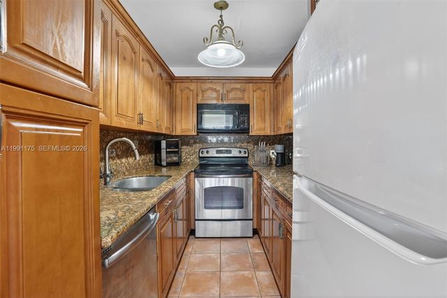 10055 SW 52nd Ter, Miami, FL 33165