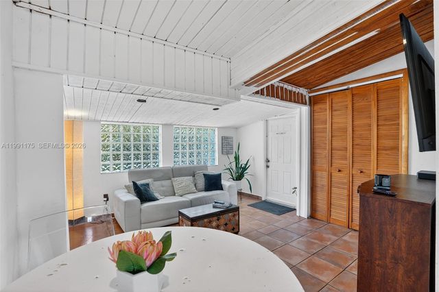 10055 SW 52nd Ter, Miami, FL 33165